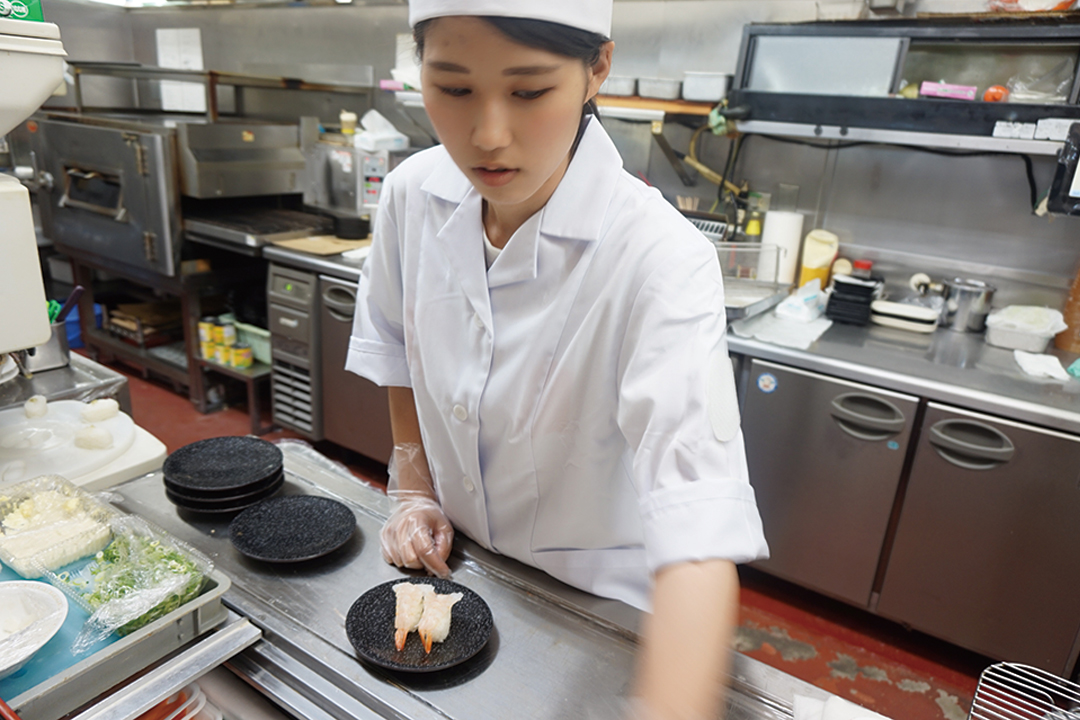 大分県 株式会社めいじん 寿司めいじん トキハわさだタウン店 回転寿司屋でのキッチンスタッフ 短時間ok 入社祝い金有 のアルバイト パートの求人 情報 100075000008734852000344201101