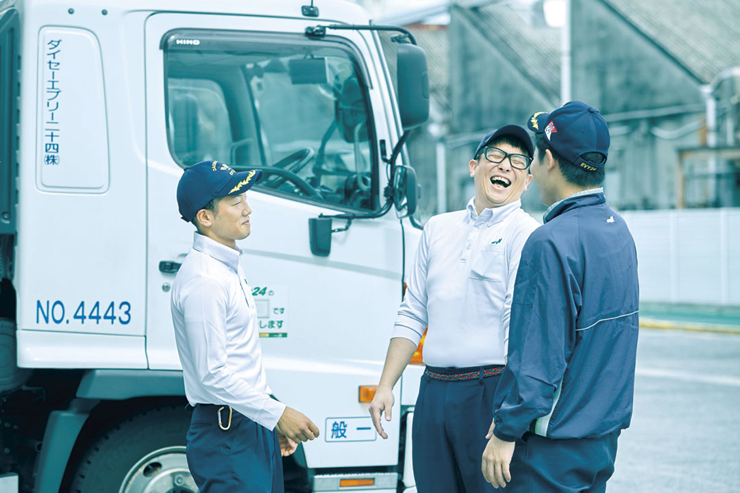 ダイセーエブリー二十四株式会社　岡山スーパーハブセンター食品のルート配送〔4t車〕画像|S