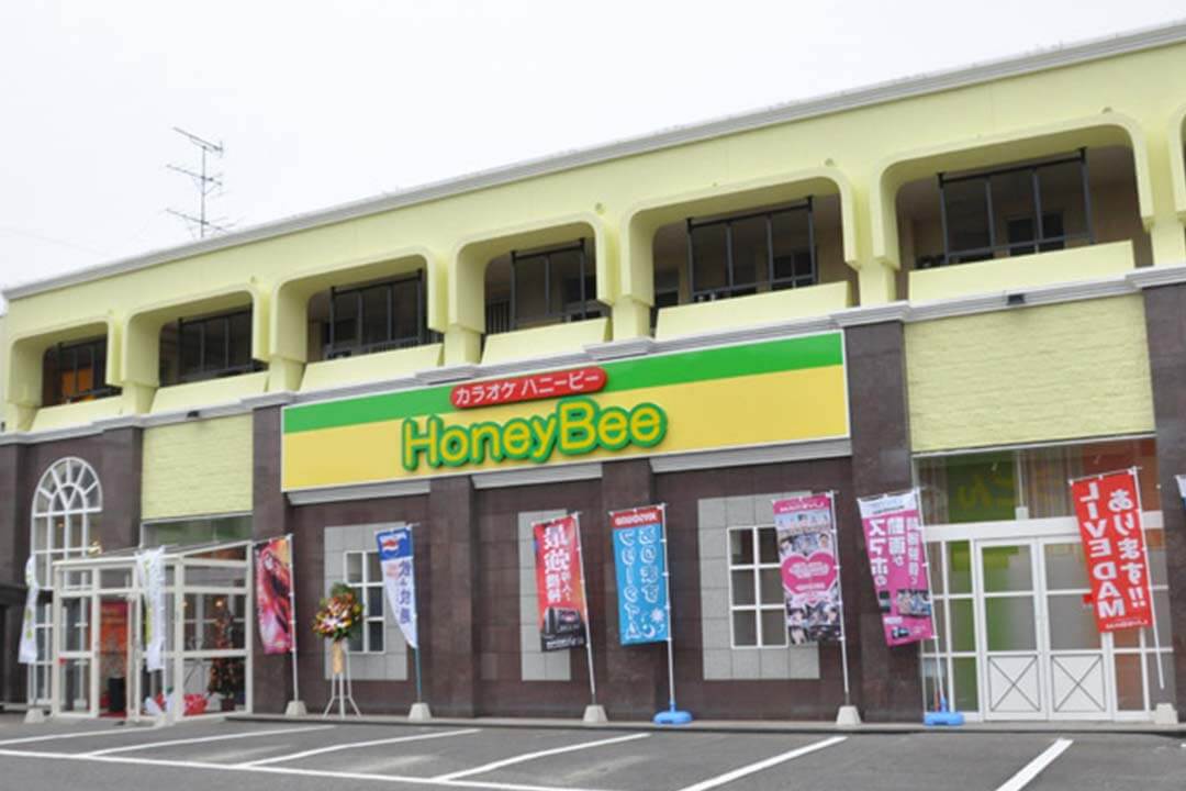 カラオケ ハニービー 岡南店・十日市店・高島店・妹尾店カラオケ店スタッフ(週2日~OK)画像|S