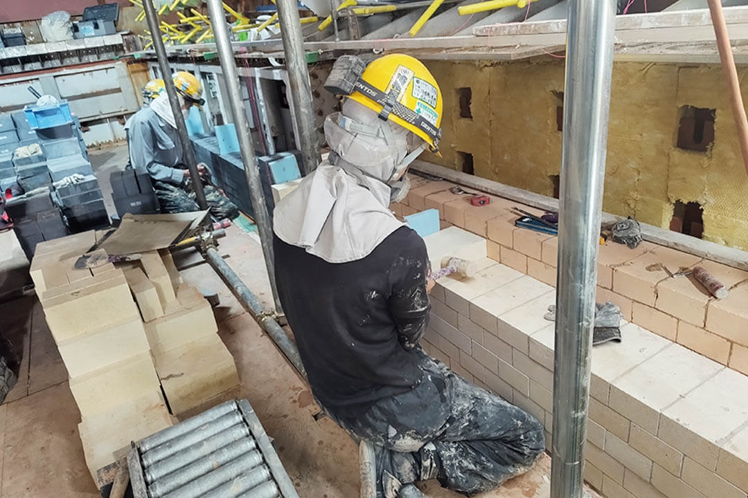 日本理機工業株式会社作業員〔焼却炉･築炉補修〕画像|S