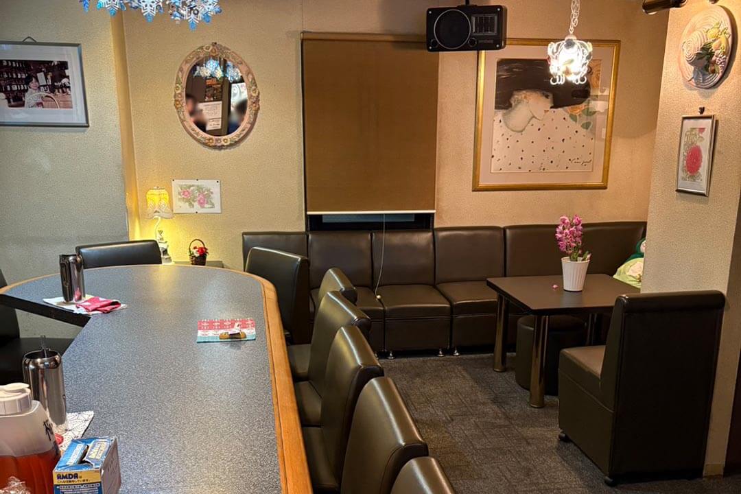 スナック　はなや カウンターレディ〔日給1万円～・週1～3日OK〕