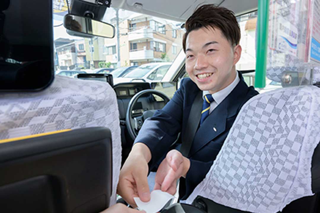 月給22万160円(一律手当含む)+歩合