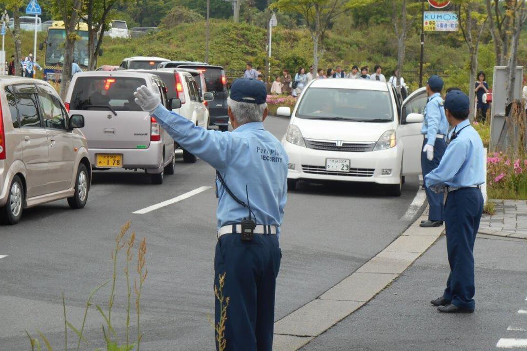 パシフィック セキュリティ株式会社駐車場誘導係・交通誘導員〔週1日~勤務OK〕画像