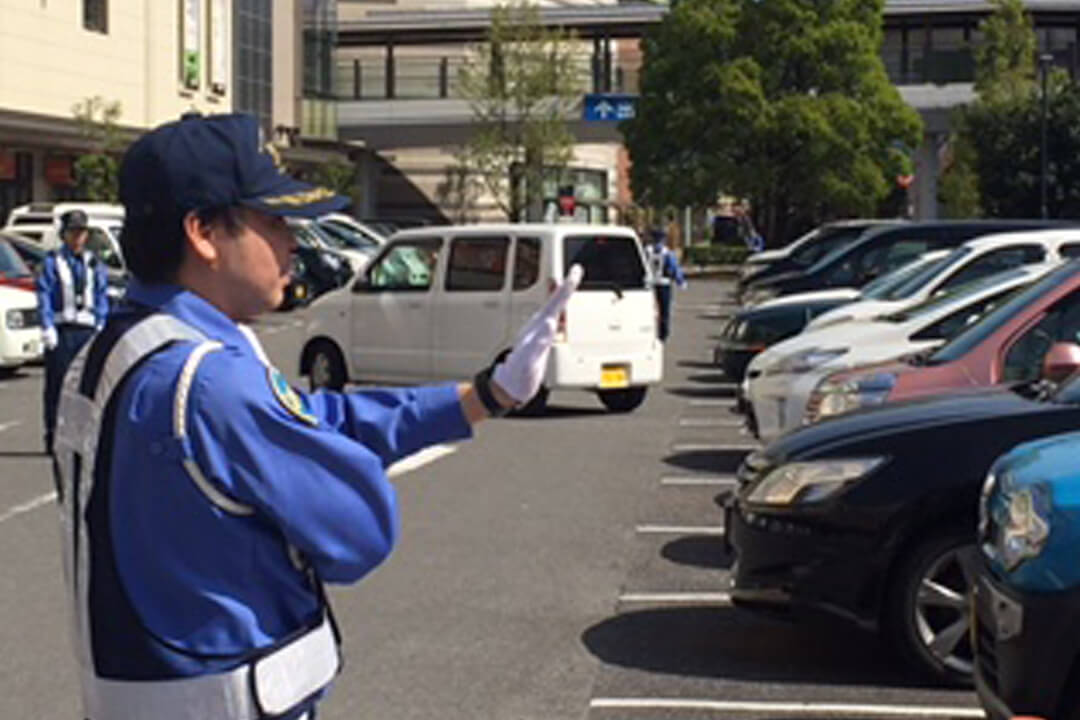 パシフィック セキュリティ株式会社駐車場誘導係・交通誘導員〔週1日~勤務OK〕画像